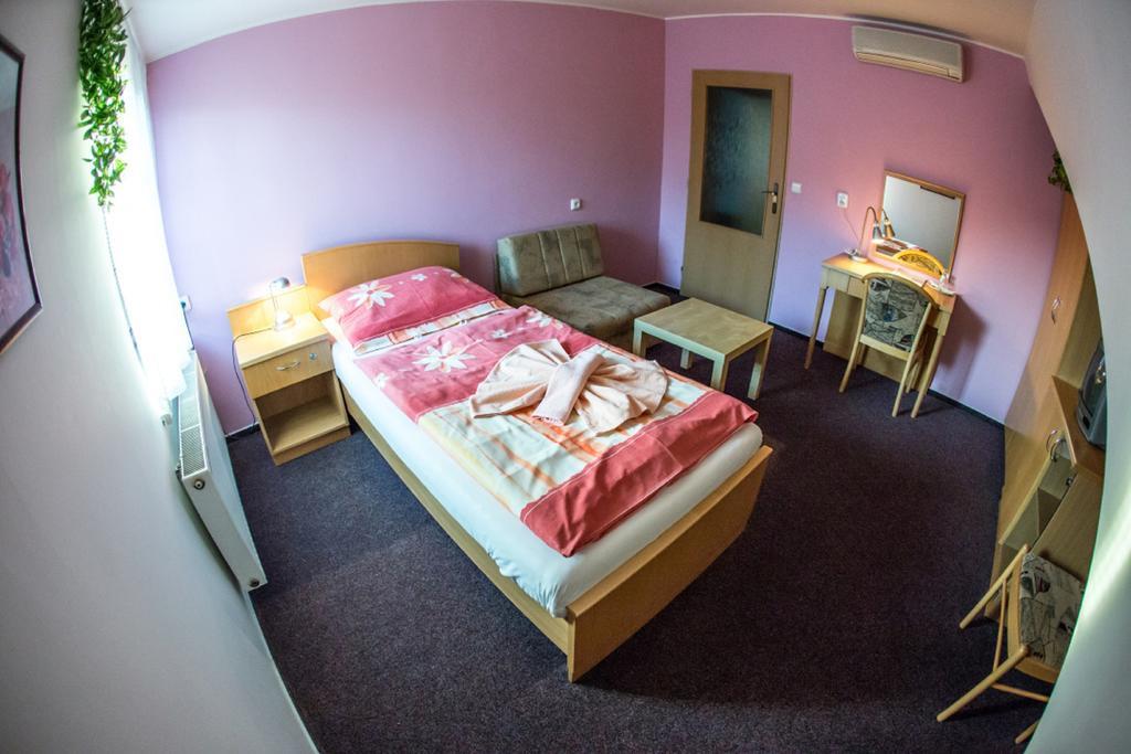 Hotel Na Jizni Přerov Δωμάτιο φωτογραφία